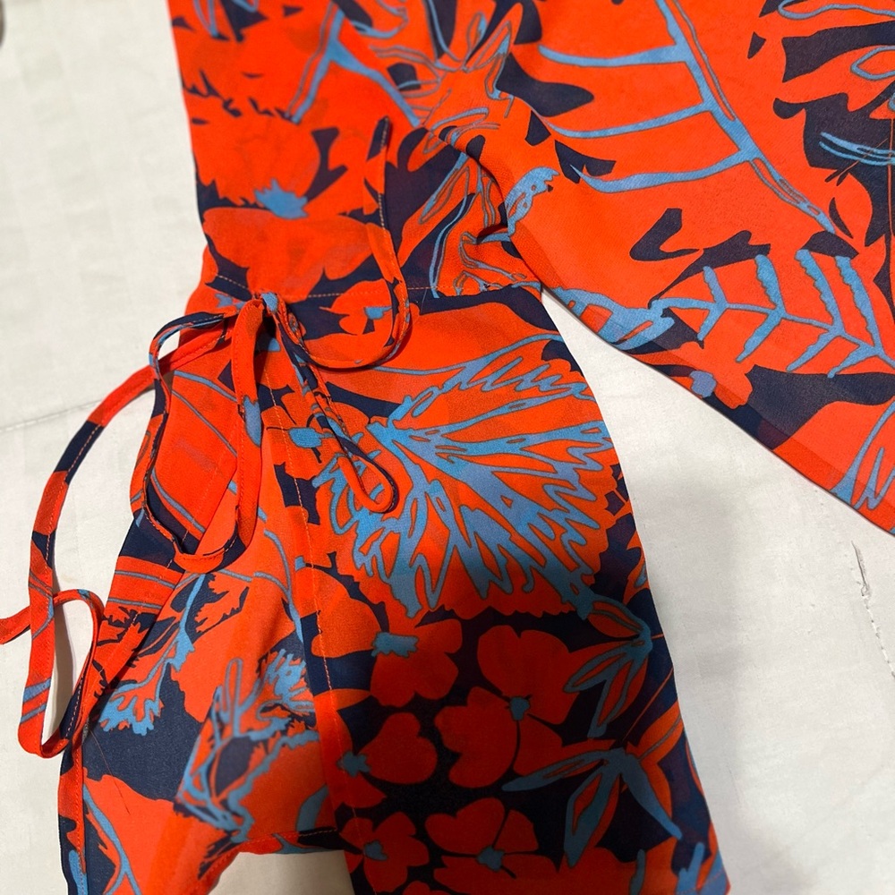 Bold Floral Women's Blouse in Red and Black - Picture 3 of 4